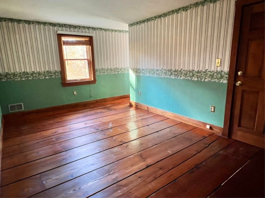 579 E Road Tiverton, RI 02878 - Photo 34 of 41