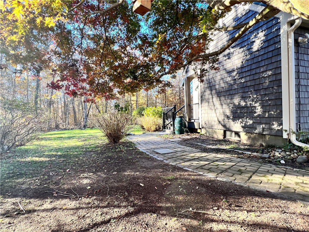 579 E Road Tiverton, RI 02878 - Photo 7 of 41