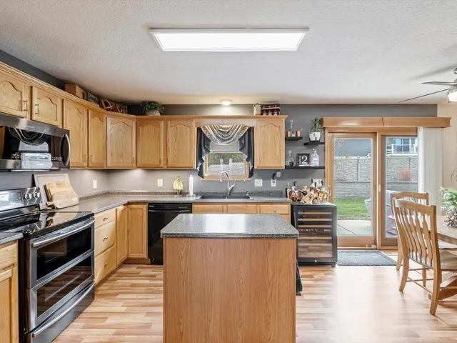 $365,000 | 6125 North Thornwood Avenue, Davenport, IA 52806