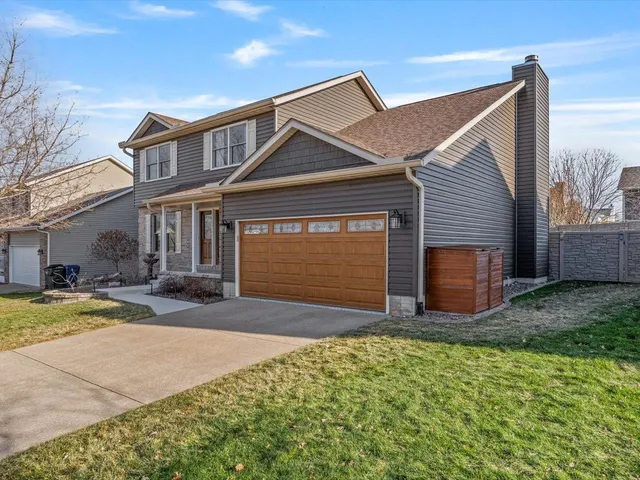 $365,000 | 6125 North Thornwood Avenue, Davenport, IA 52806