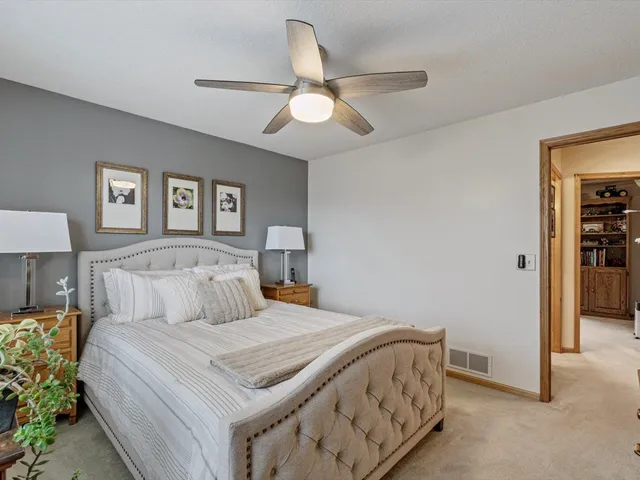 $365,000 | 6125 North Thornwood Avenue, Davenport, IA 52806