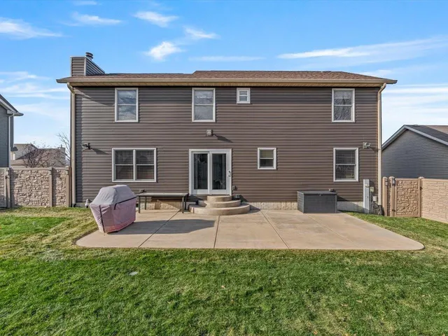 $365,000 | 6125 North Thornwood Avenue, Davenport, IA 52806