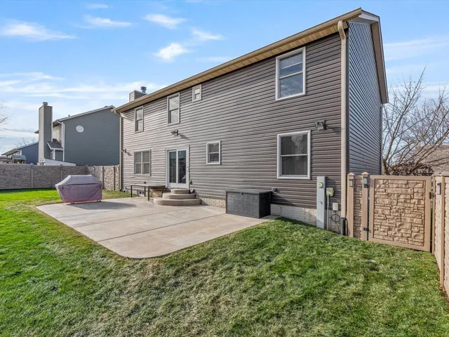 $365,000 | 6125 North Thornwood Avenue, Davenport, IA 52806