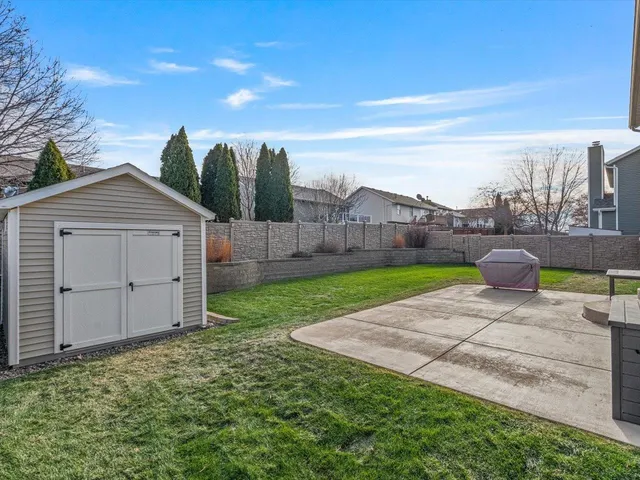 $365,000 | 6125 North Thornwood Avenue, Davenport, IA 52806