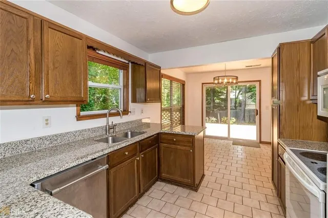 $2,500 | 330 Broken Lance Place, Alpharetta, GA 30022