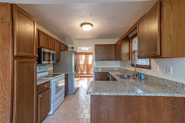 $2,335 | 330 Broken Lance Place, Alpharetta, GA 30022