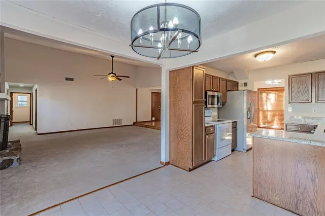 $2,335 | 330 Broken Lance Place, Alpharetta, GA 30022