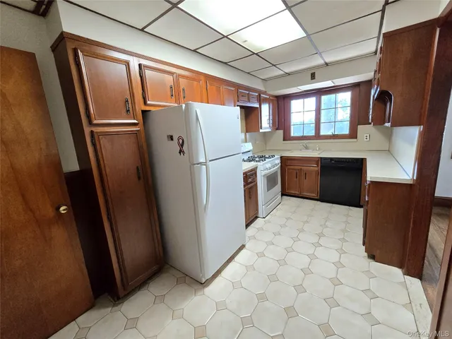 $799,900 | 69-37 Central Avenue | Glendale