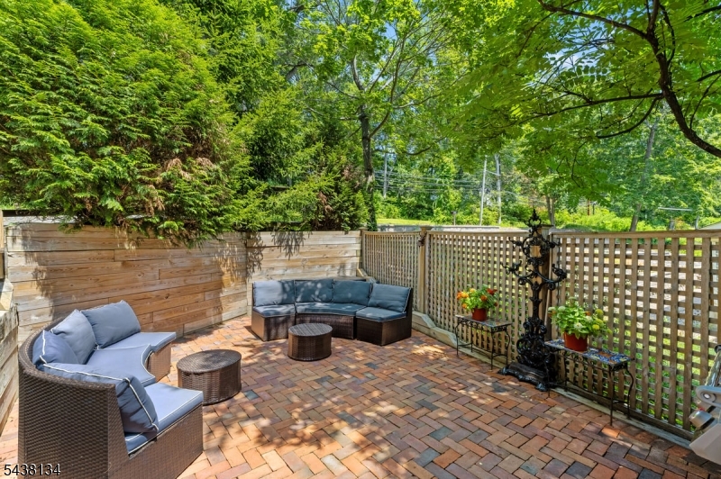 731 Long Hill Road Gillette, NJ 07933 - Photo 3 of 25