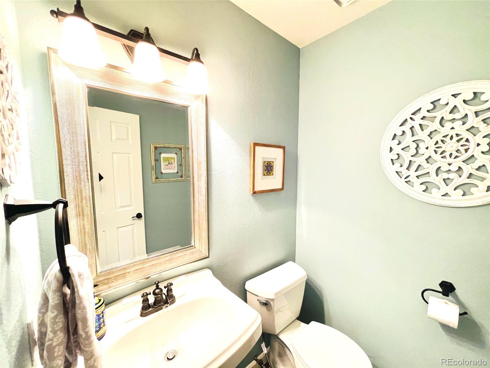 2262 Weatherstone Circle Highlands Ranch, CO 80126 - Photo 11 of 24 Gallery Image 11