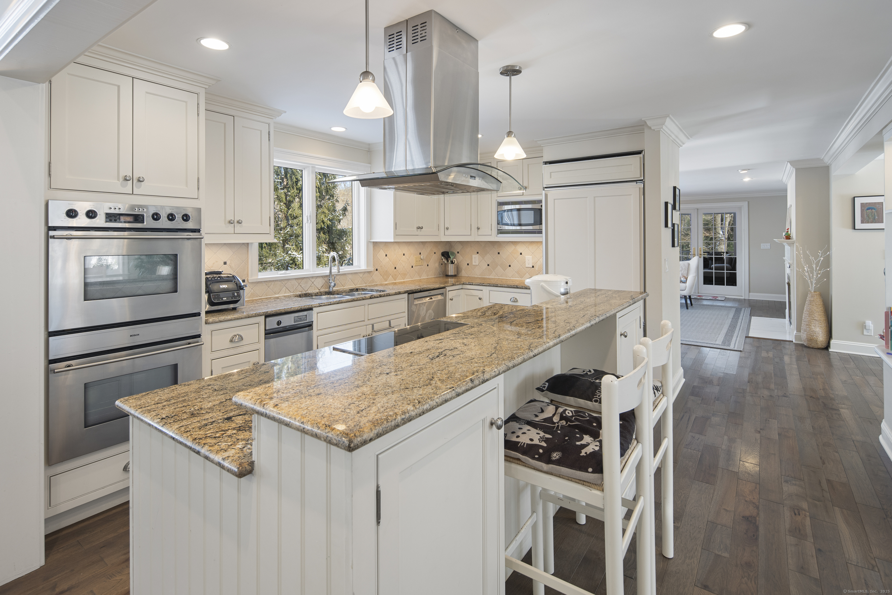 64 White Oak Shade Road New Canaan, CT 06840 - Photo 8 of 29