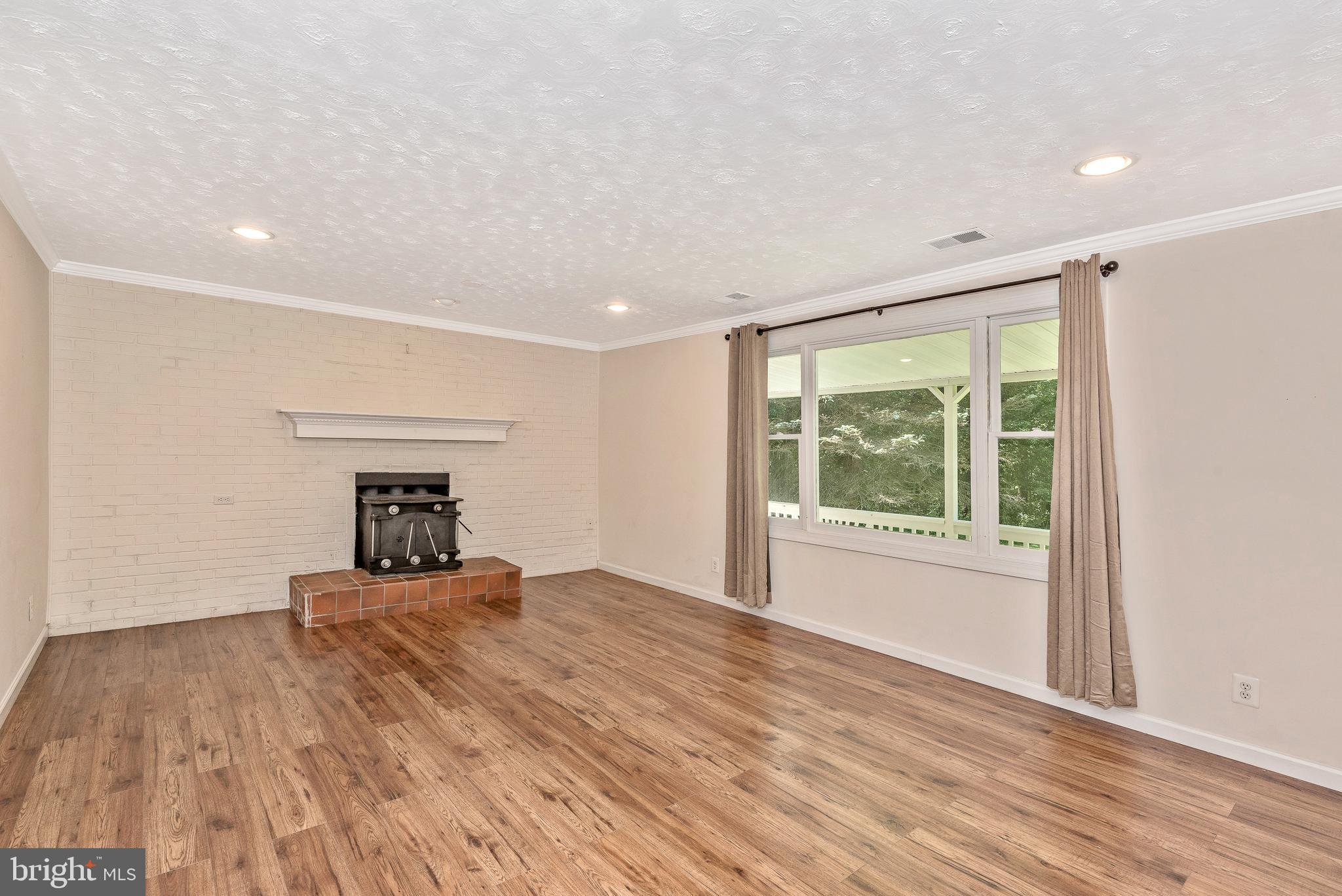 14419 Peddicord Road Mount Airy, MD 21771 - Photo 2 of 44 Living Room