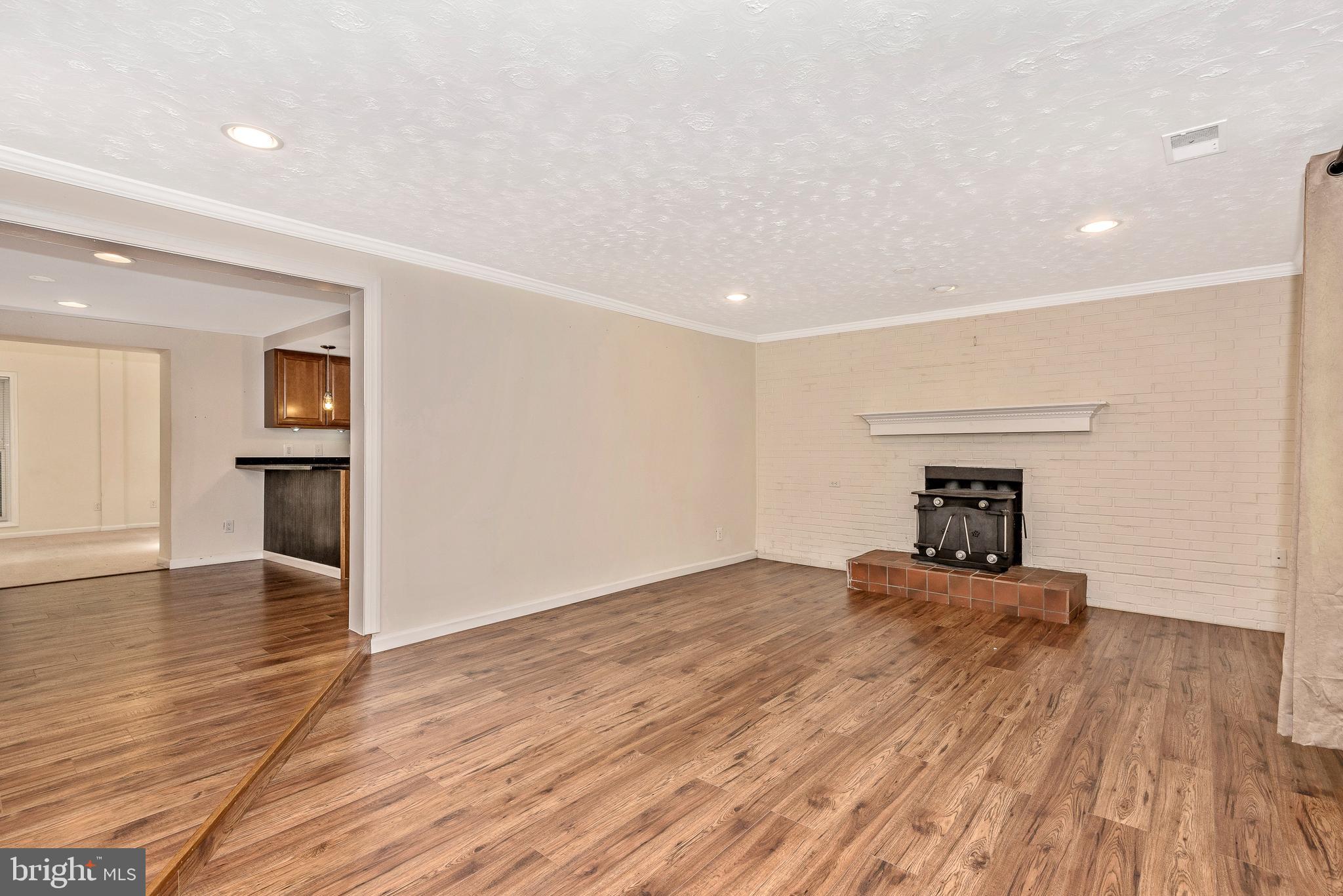 14419 Peddicord Road Mount Airy, MD 21771 - Photo 3 of 44 Living Room