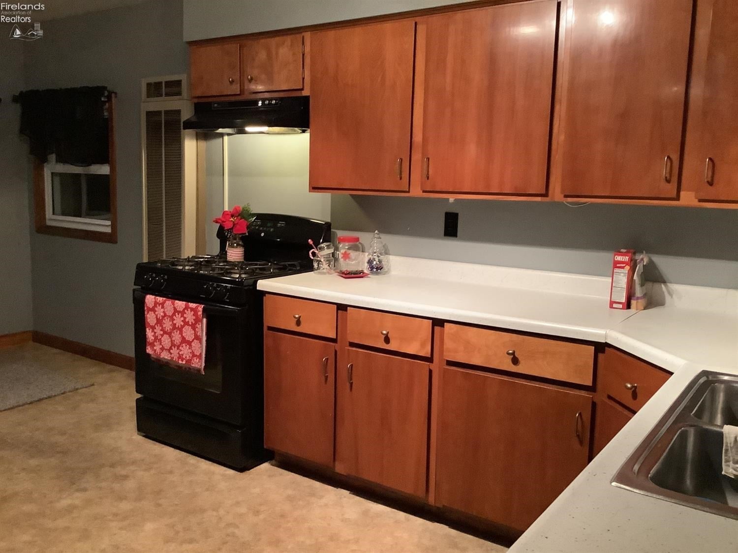 4911 Venice Road Sandusky, OH 44870 - Photo 3 of 24 Gallery Image 3