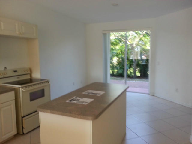 1982 Alamanda Way Riviera Beach, FL 33404 - Photo 3 of 11 Kitchen