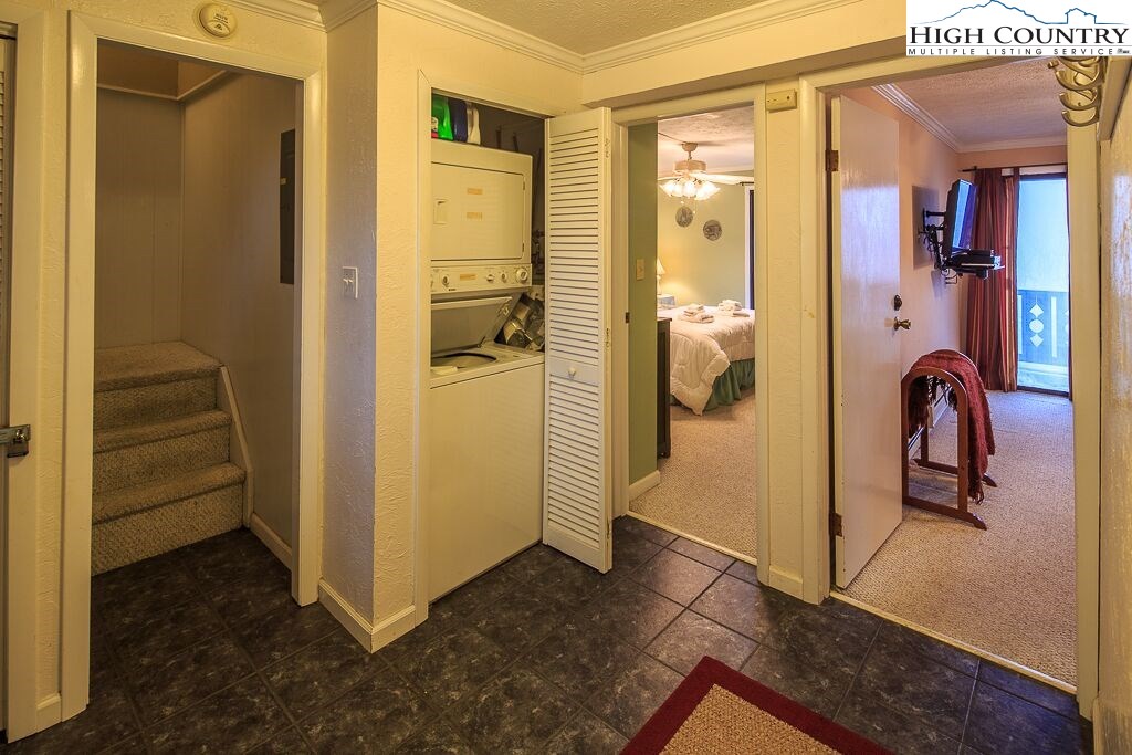105 North Pinnacle Ridge Road, Unit MNC I # 7 Beech Mountain, NC 28604 - Photo 23 of 39 a view of a bathroom