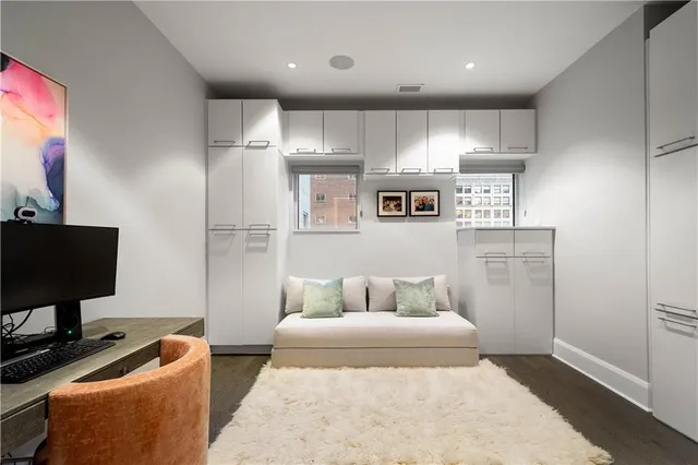 a view of livingroom with furniture