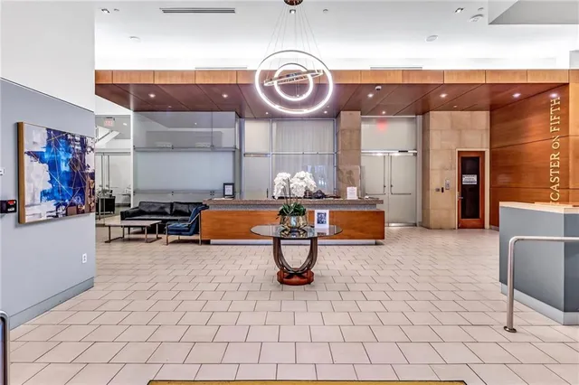 $1,050,000 | 301 Fifth Avenue, Unit 720, Pittsburgh, PA 15222