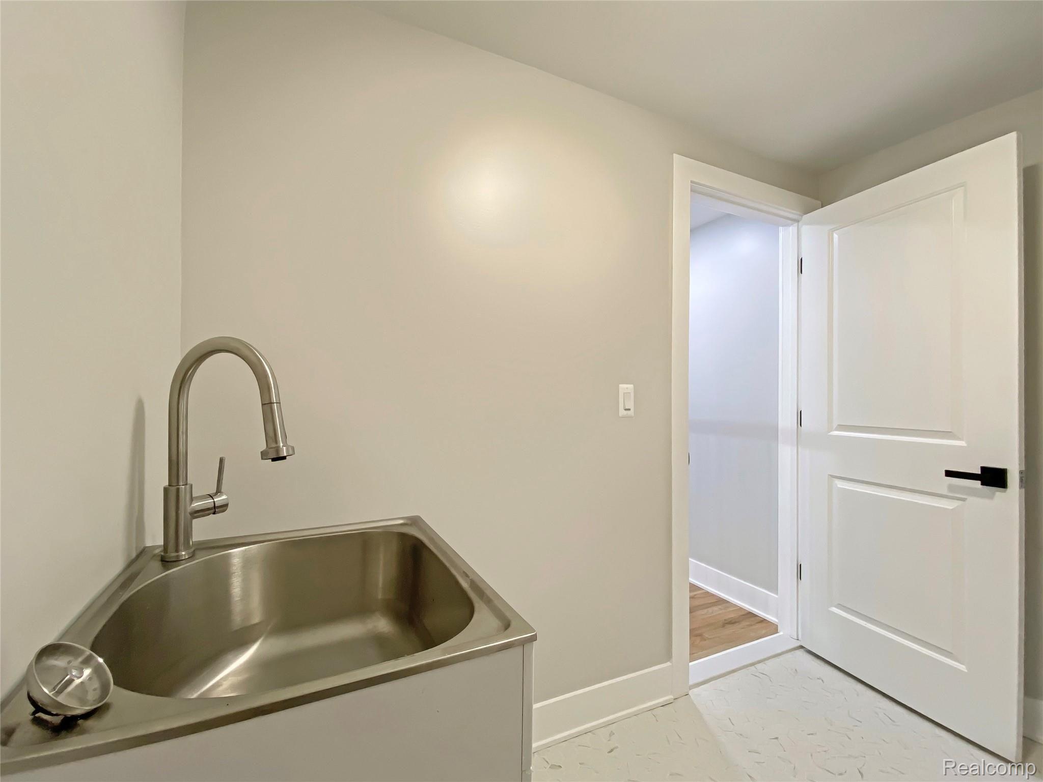 821 Canterbury Road Grosse Pointe, MI 48236 - Photo 54 of 83 IMG_7893.jpg