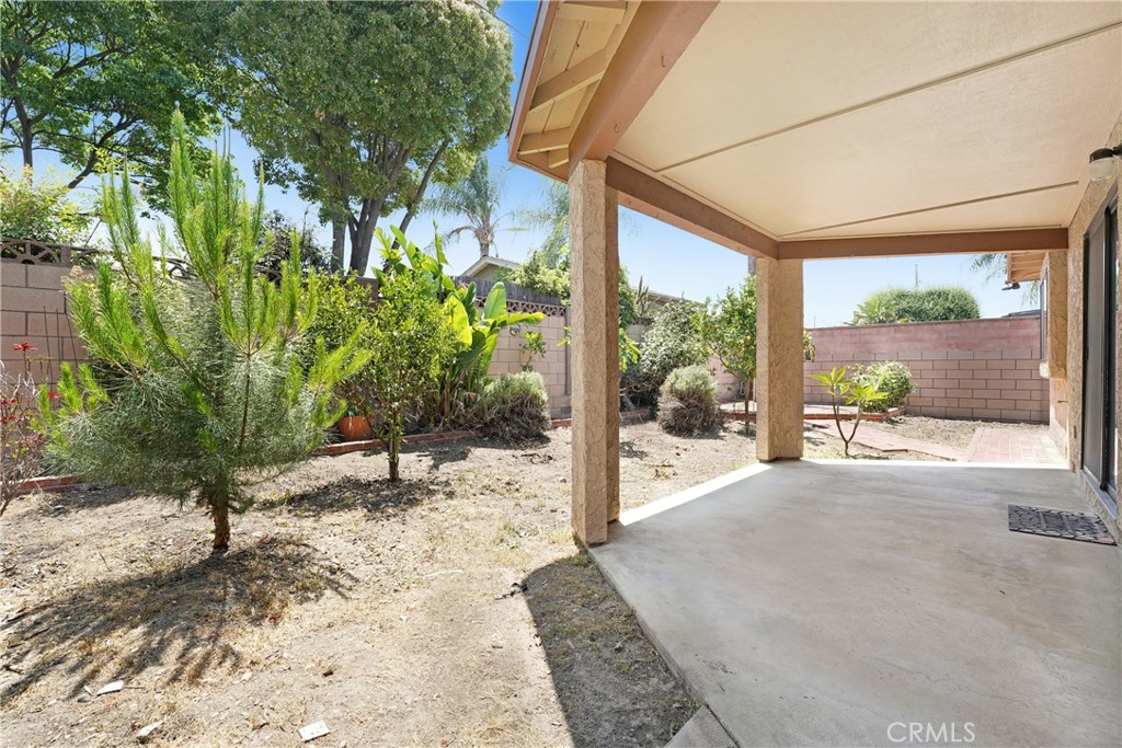 1636 Bentley Place Glendora, CA 91740 - Photo 21 of 25 a view of a backyard with plants and large trees