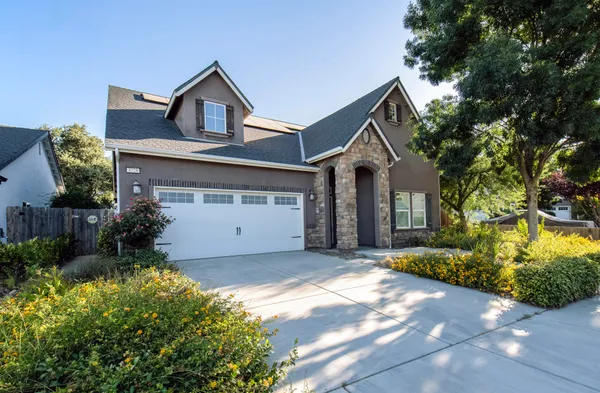 $525,000 | 3728 West Ceres Court, Visalia, CA 93291