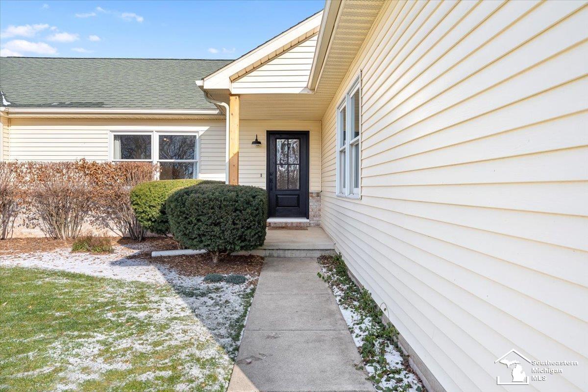 4371 Burke Road Newport, MI 48166 - Photo 3 of 35 50163747-def391ab-fa94-43f6-b32d-894fd95eec05.JPG