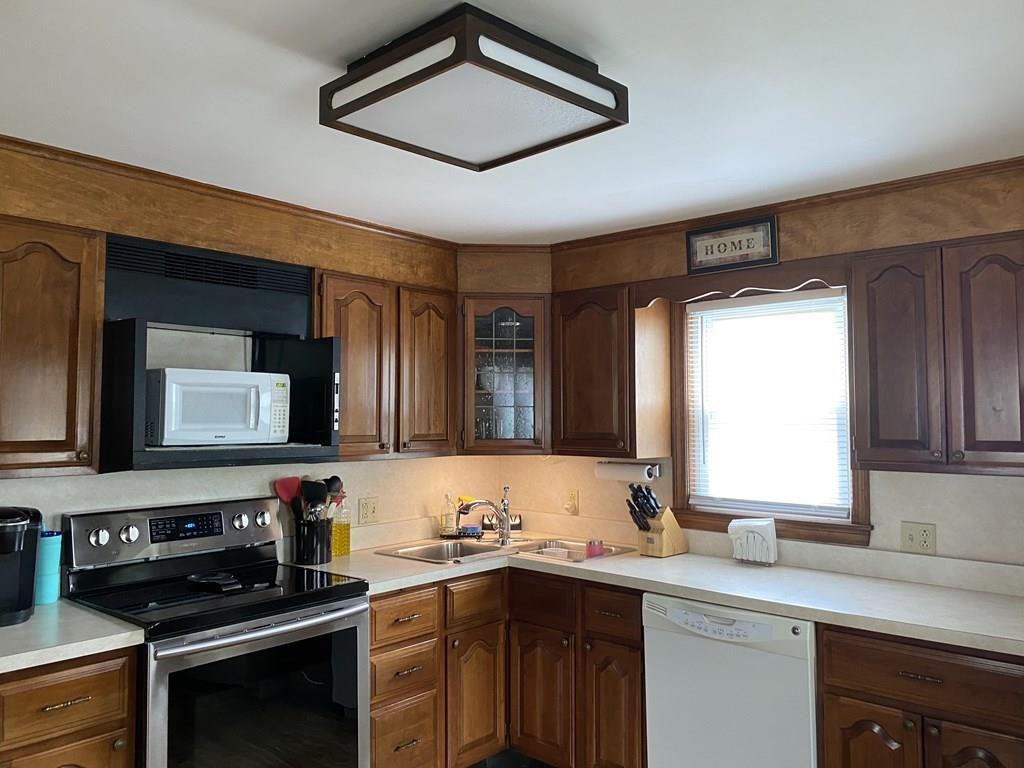 59 Sycamore Road Melrose, MA 02176 - Photo 5 of 9 Gallery Image 5