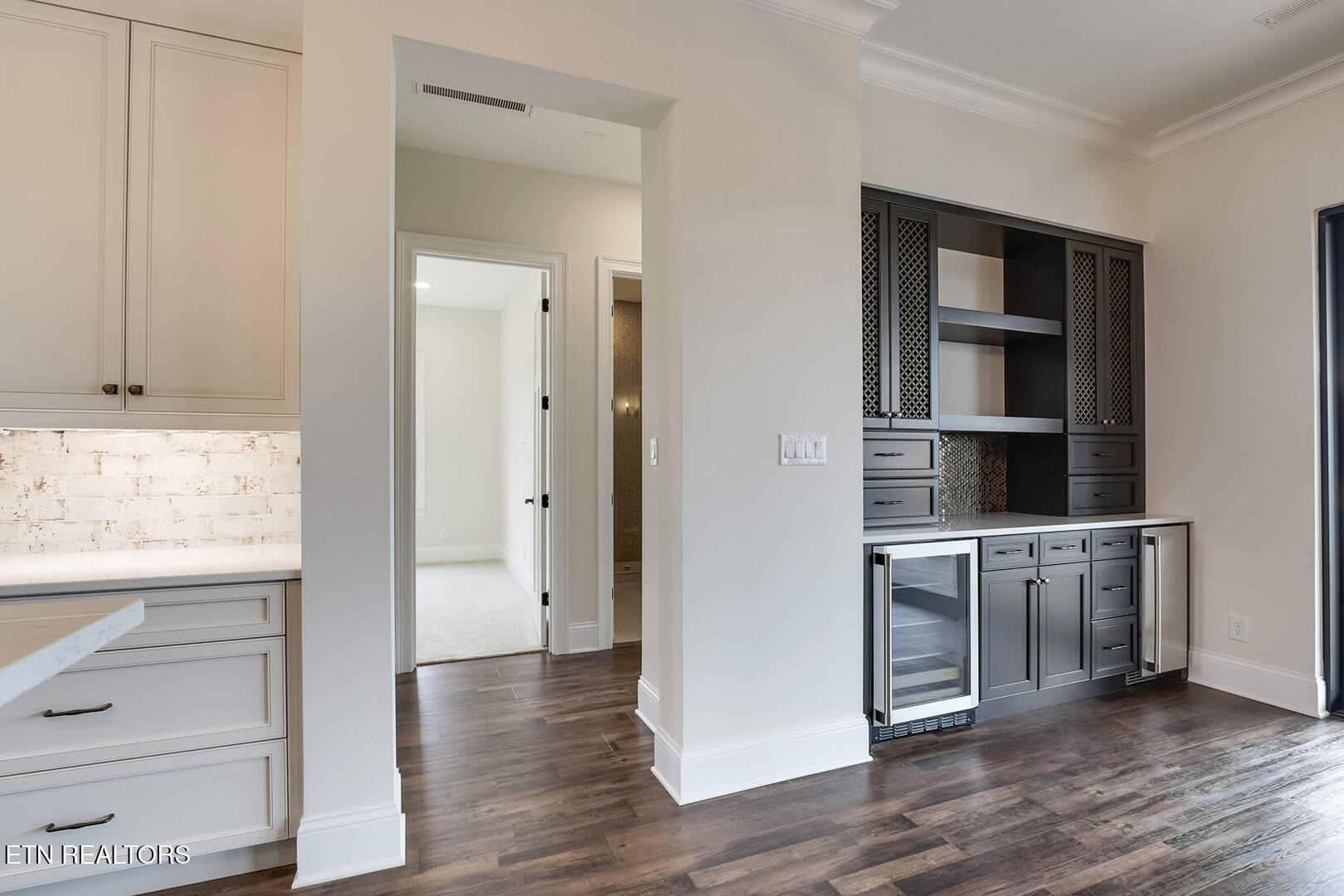 1481 Halyard Road Lenoir City, TN 37772 - Photo 26 of 60 23_HalyardRoad_1481_MainGuestHallEntry