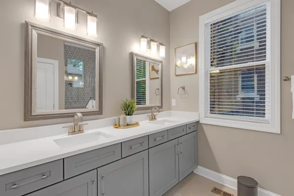 $674,900 | 1295 Vinton Avenue, Memphis, TN 38104