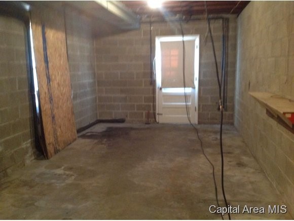 2136 Bates Avenue Springfield, IL 62704 - Photo 12 of 14 Gallery Image 12