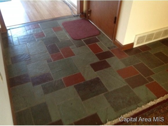 2136 Bates Avenue Springfield, IL 62704 - Photo 3 of 14 Gallery Image 3