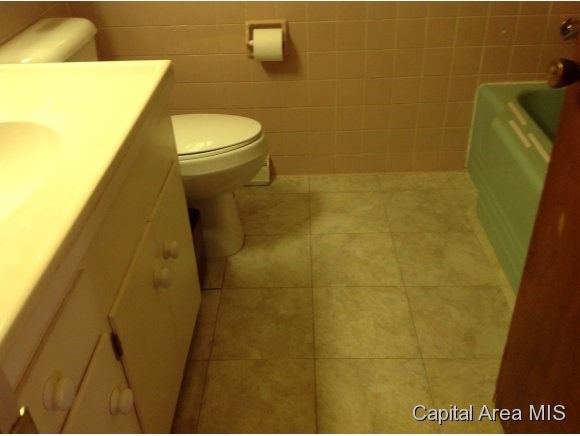 2136 Bates Avenue Springfield, IL 62704 - Photo 10 of 14 Gallery Image 10