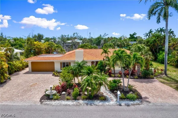 $1,100,000 | 9421 Moonlight Drive, Sanibel, FL 33957