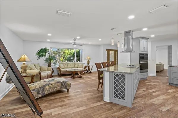 $1,100,000 | 9421 Moonlight Drive, Sanibel, FL 33957