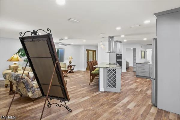 $1,100,000 | 9421 Moonlight Drive, Sanibel, FL 33957