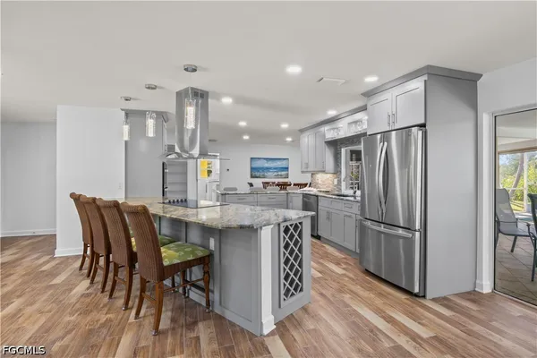 $1,100,000 | 9421 Moonlight Drive, Sanibel, FL 33957