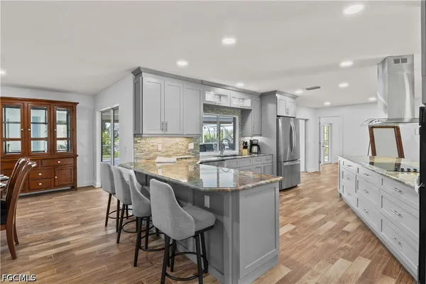 $1,100,000 | 9421 Moonlight Drive, Sanibel, FL 33957