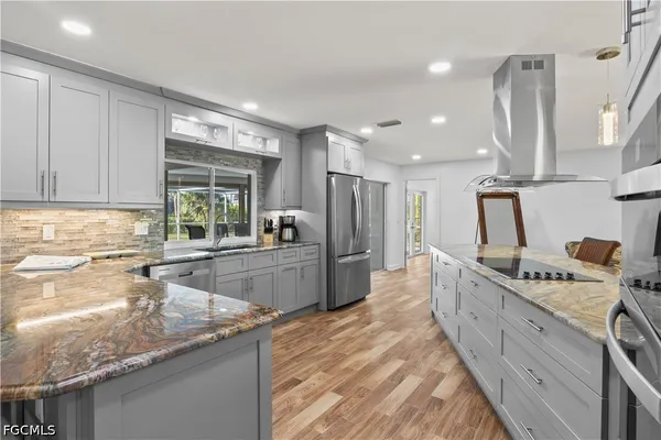 $1,100,000 | 9421 Moonlight Drive, Sanibel, FL 33957