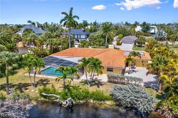$1,100,000 | 9421 Moonlight Drive, Sanibel, FL 33957
