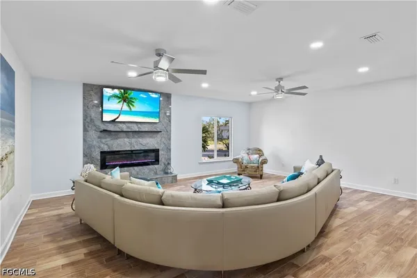 $1,100,000 | 9421 Moonlight Drive, Sanibel, FL 33957