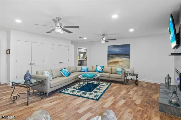 $1,100,000 | 9421 Moonlight Drive, Sanibel, FL 33957