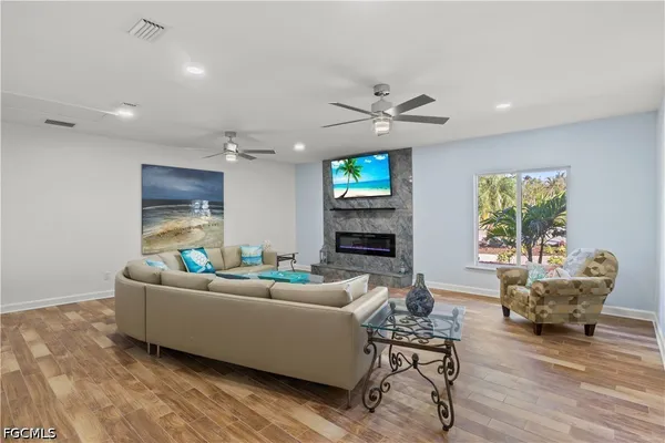 $1,100,000 | 9421 Moonlight Drive, Sanibel, FL 33957
