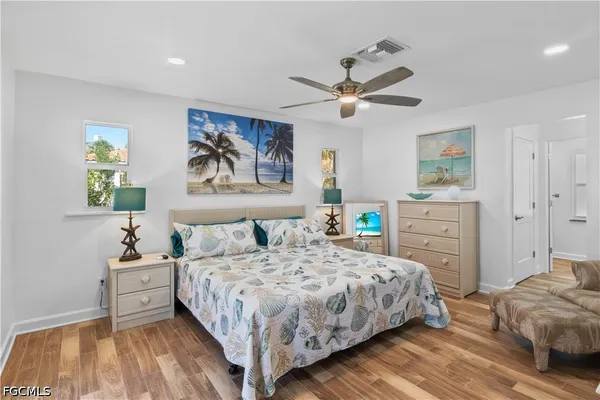 $1,100,000 | 9421 Moonlight Drive, Sanibel, FL 33957