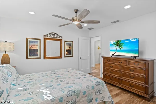$1,100,000 | 9421 Moonlight Drive, Sanibel, FL 33957