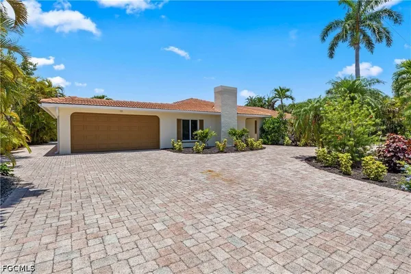 $1,100,000 | 9421 Moonlight Drive, Sanibel, FL 33957