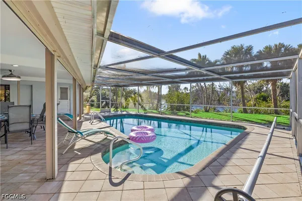 $1,100,000 | 9421 Moonlight Drive, Sanibel, FL 33957