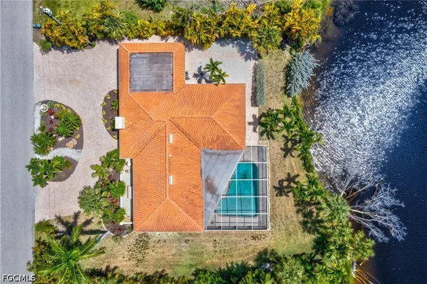 $1,100,000 | 9421 Moonlight Drive, Sanibel, FL 33957