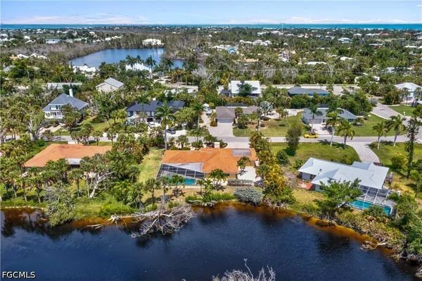 $1,100,000 | 9421 Moonlight Drive, Sanibel, FL 33957
