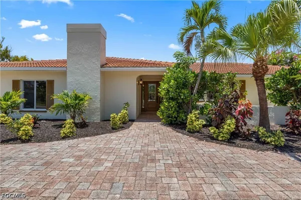 $1,100,000 | 9421 Moonlight Drive, Sanibel, FL 33957