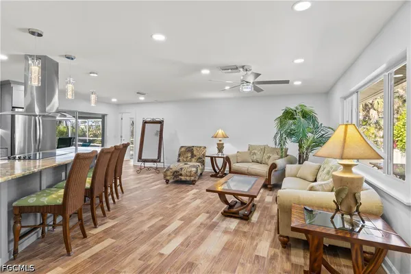 $1,100,000 | 9421 Moonlight Drive, Sanibel, FL 33957